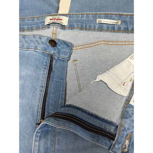 Wrangler Women’s High Rise True Straight Crop Jeans 20W Light Wash Distressed Ra - Picture 7 of 11